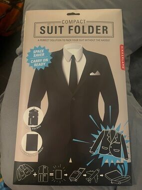 Kikkerland Black Compact Suit Folder